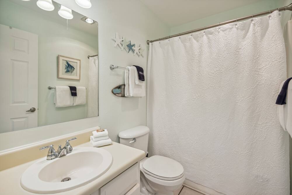 Photo of Bathroom in Holiday Isle