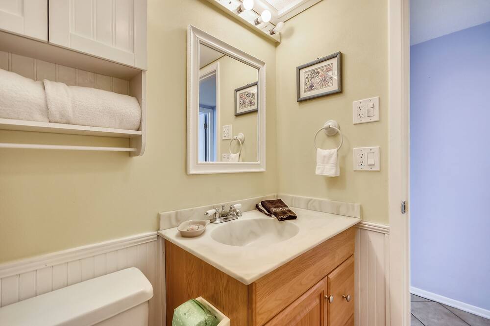 Photo of Bathroom in Holiday Isle