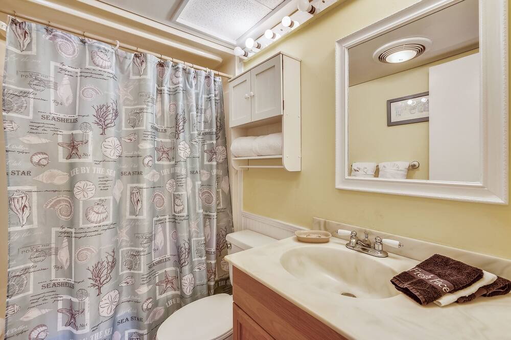 Photo of Bathroom in Holiday Isle