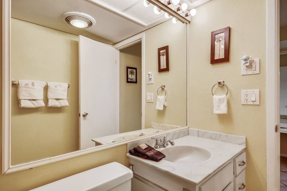Photo of Bathroom in Holiday Isle