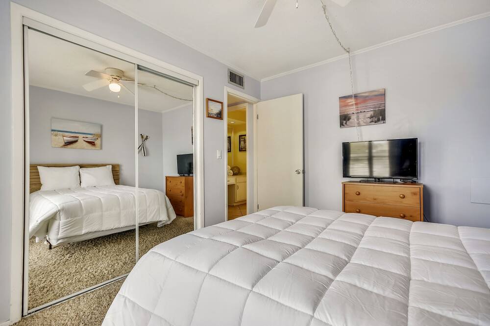 Photo of Others in Holiday Isle