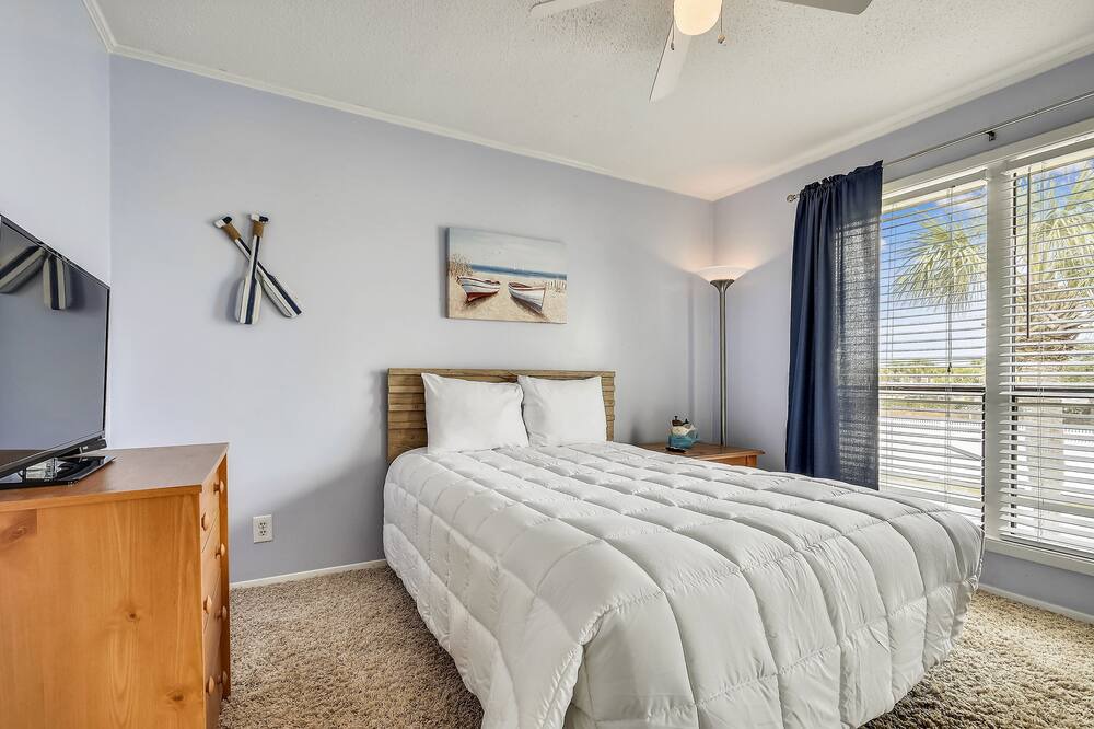 Photo of Others in Holiday Isle