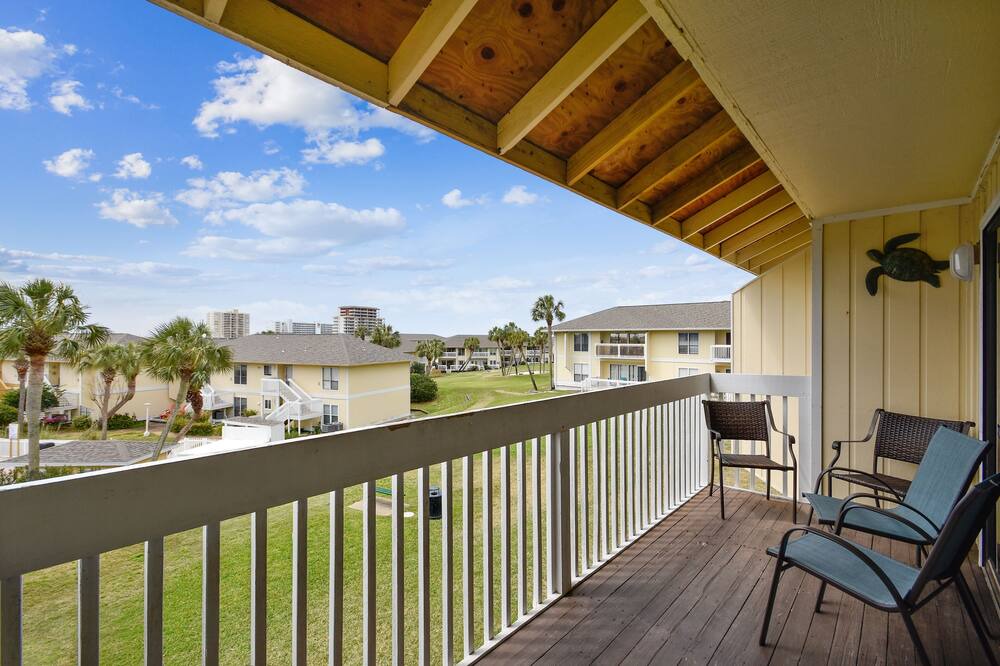 Photo of Patio Balcony in Holiday Isle