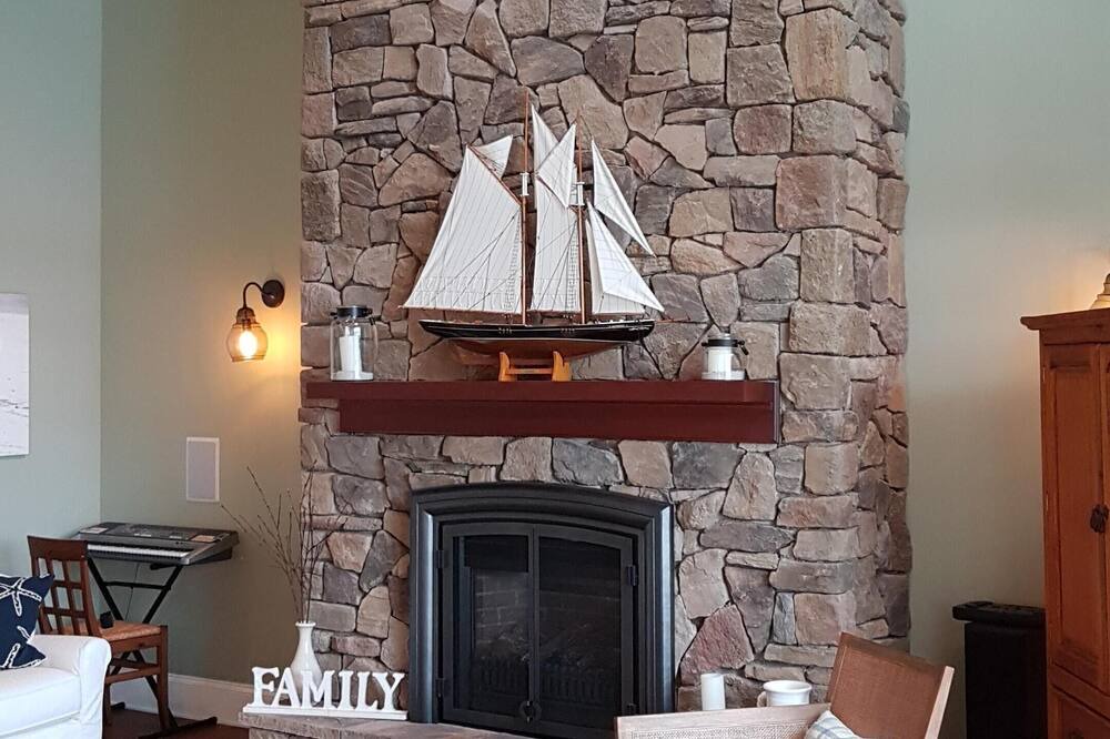 Photo of Livingroom in Masons Point