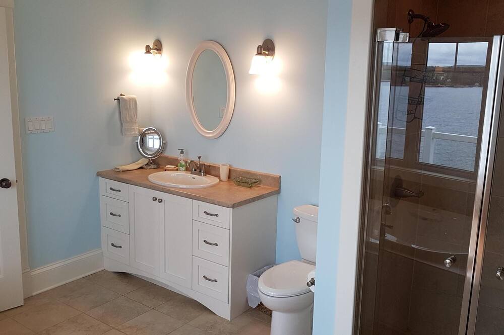 Photo of Bathroom in Masons Point