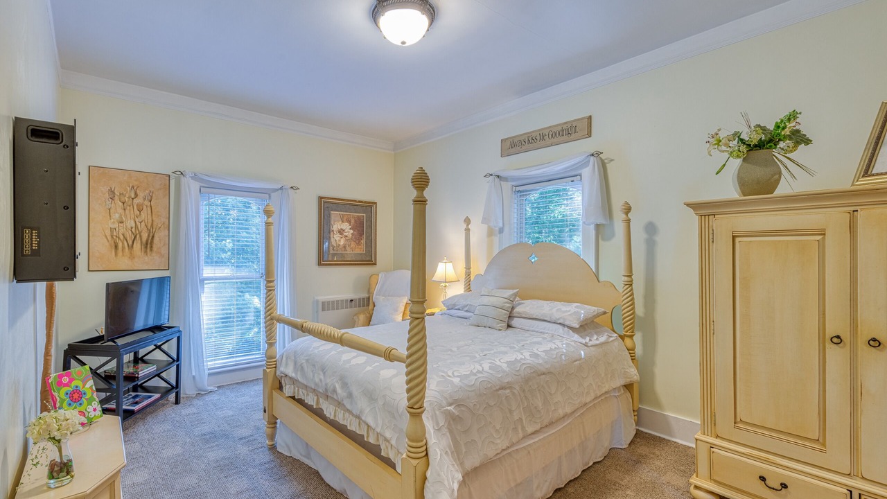 Photo of Bedroom in South Haven