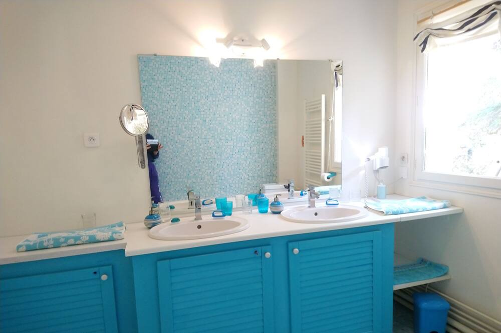 Photo of Bathroom in Vouvray