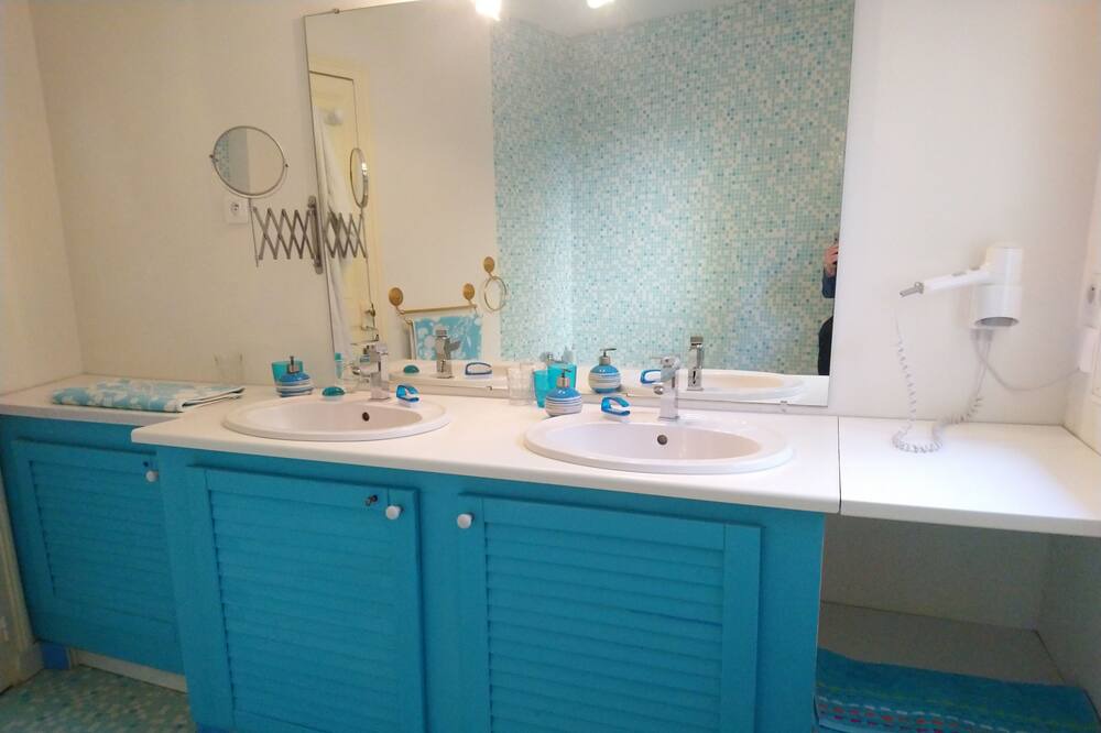 Photo of Bathroom in Vouvray