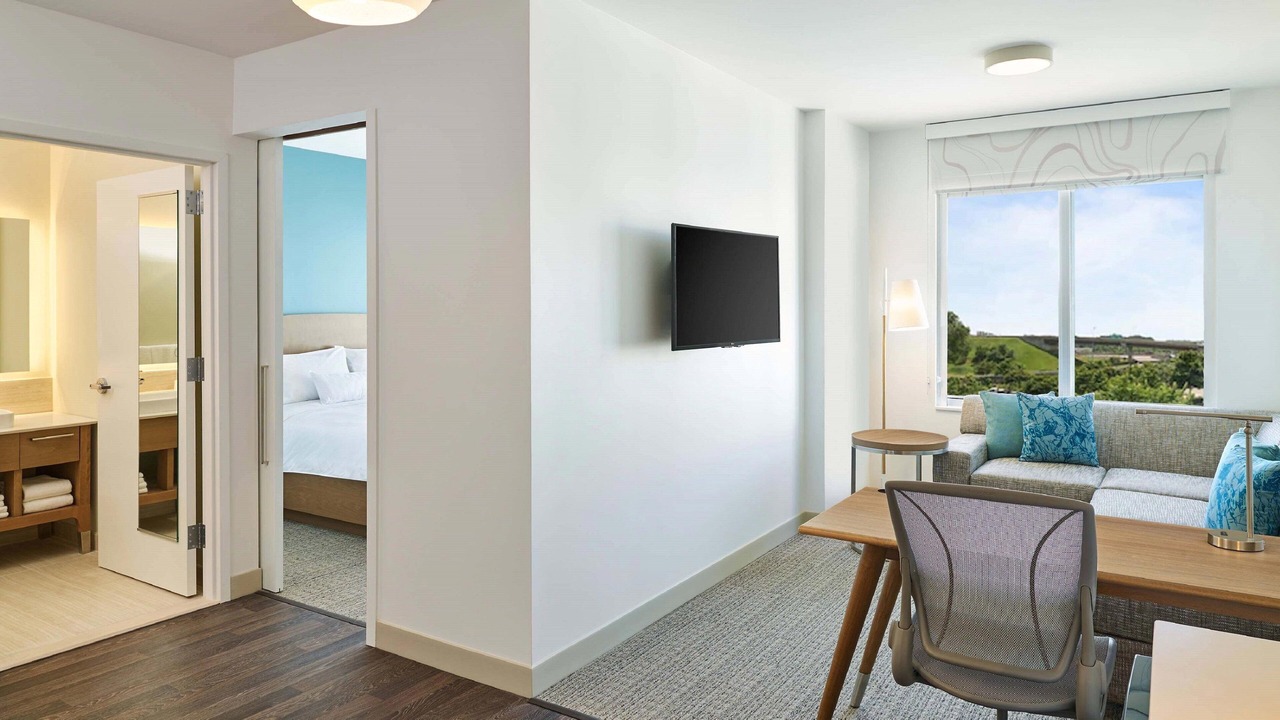 Photo of Bedroom in Coliseum Central