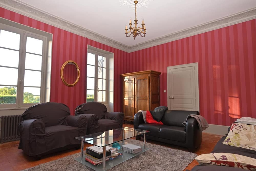 Photo of Livingroom in Cerilly