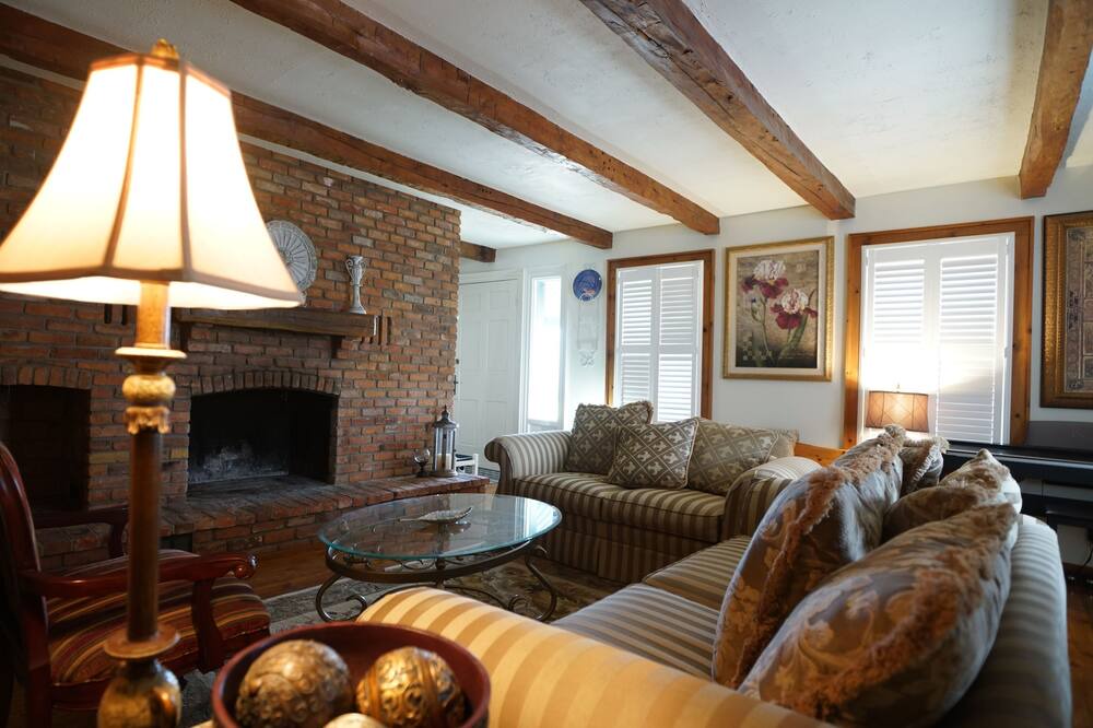 Photo of Livingroom in Niagara Falls