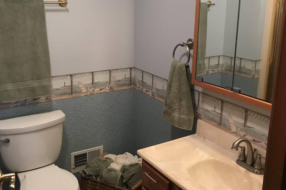Photo of Bathroom in Niles