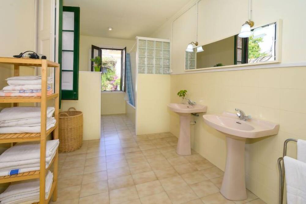 Photo of Bathroom in Masnou