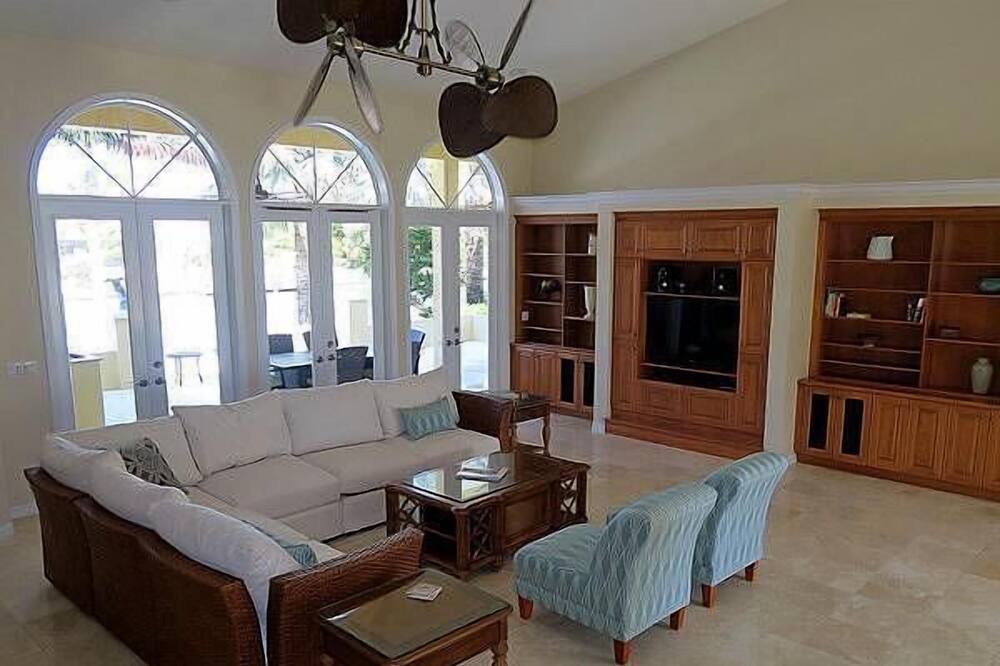 Photo of Livingroom in Saint Armands Key