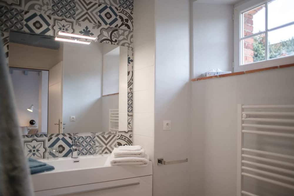 Photo of Bathroom in Lescure-dAlbigeois