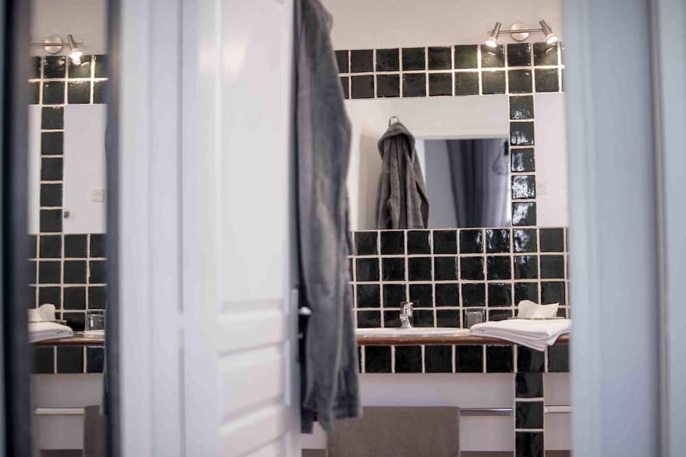 Photo of Bathroom in Lescure-dAlbigeois