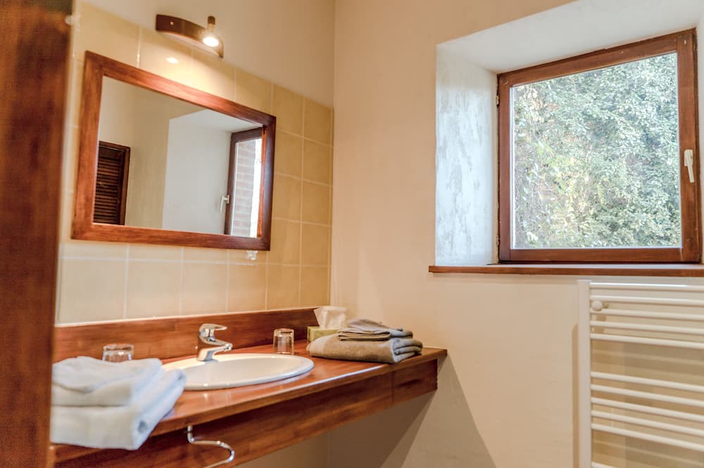 Photo of Bathroom in Lescure-dAlbigeois