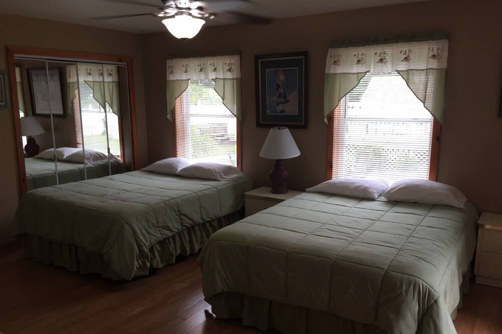 Photo of Bedroom in Warrensburg
