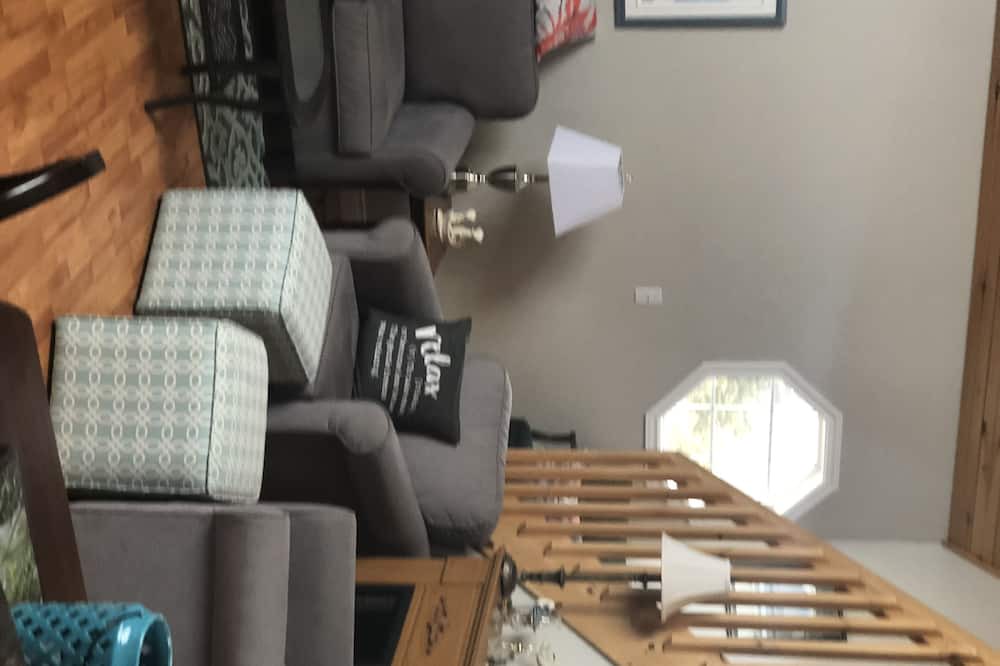 Photo of Livingroom in Chelton