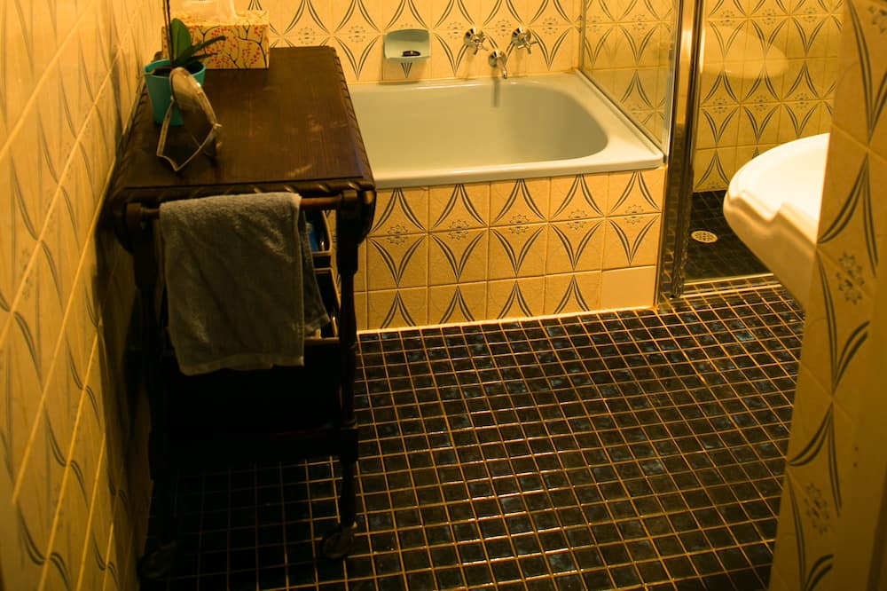 Photo of Bathroom in Booyoolie