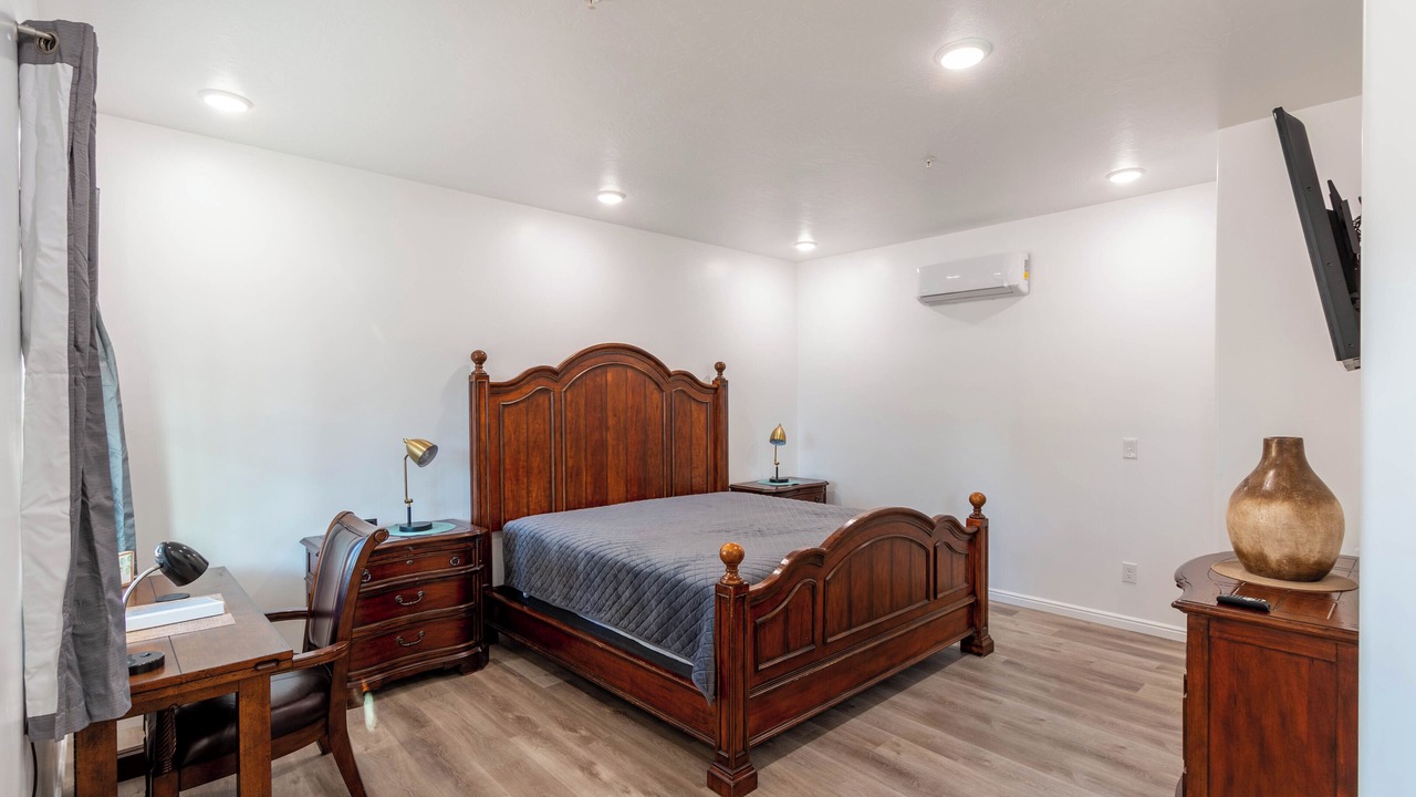 Photo of Bedroom in Hurricane
