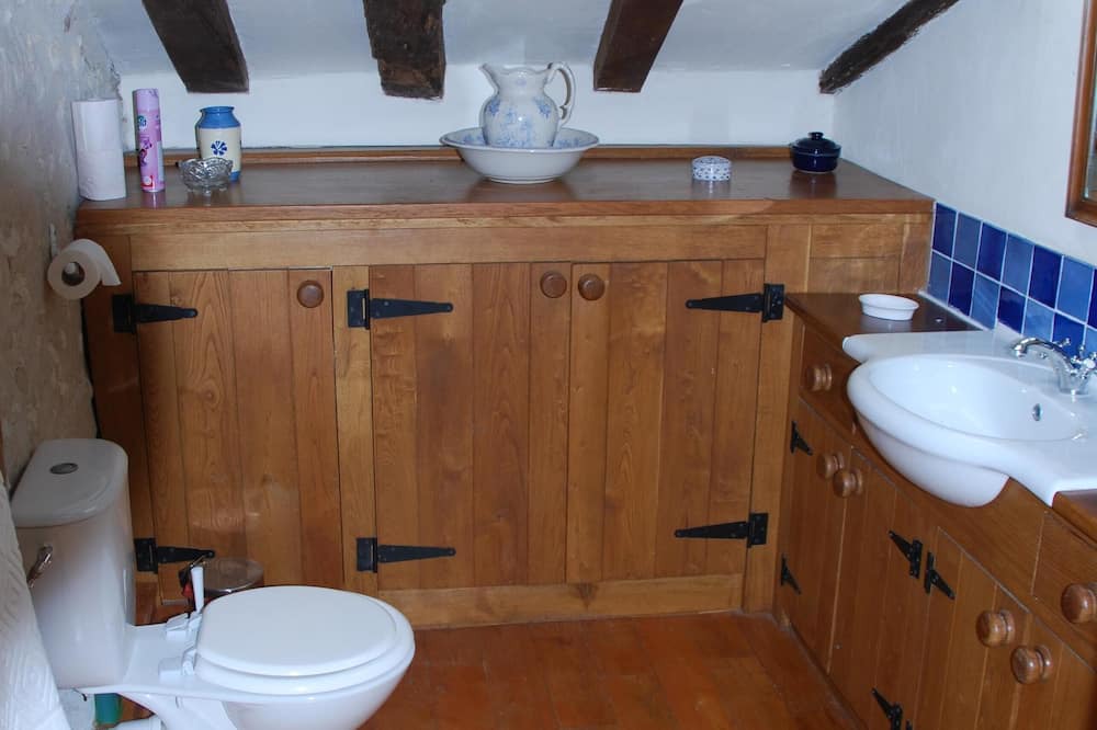 Photo of Bathroom in Saint-Martin-de-Riberac