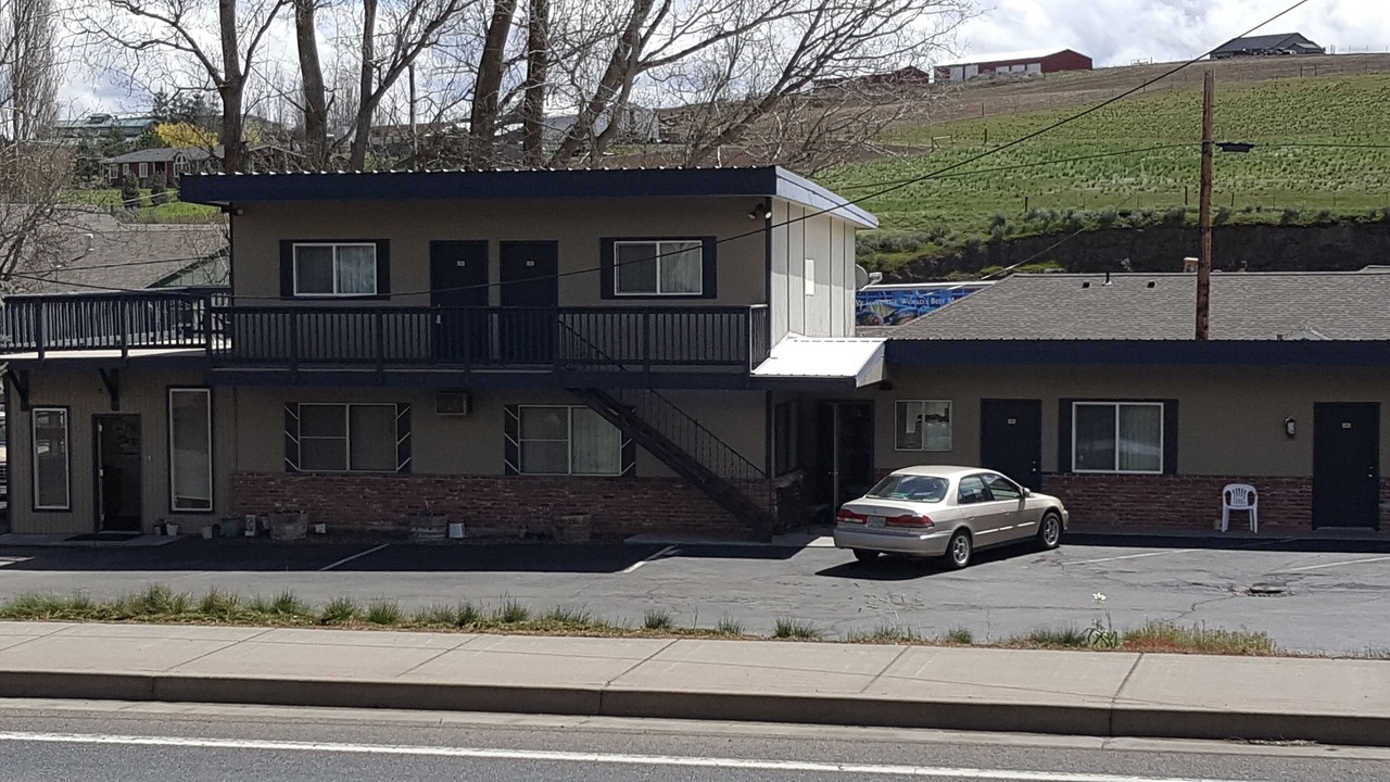 Photo of Buildings in Moro