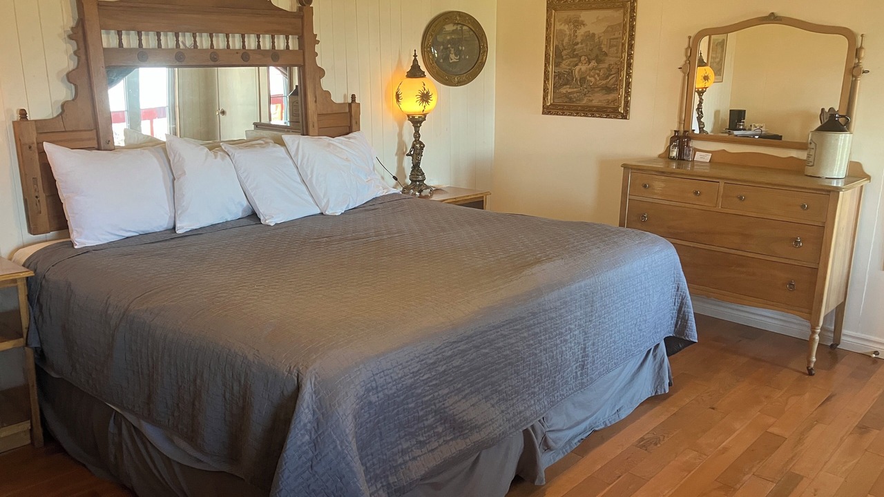 Photo of Bedroom in Saint-Antoine-de-l'Isle-aux-Grues
