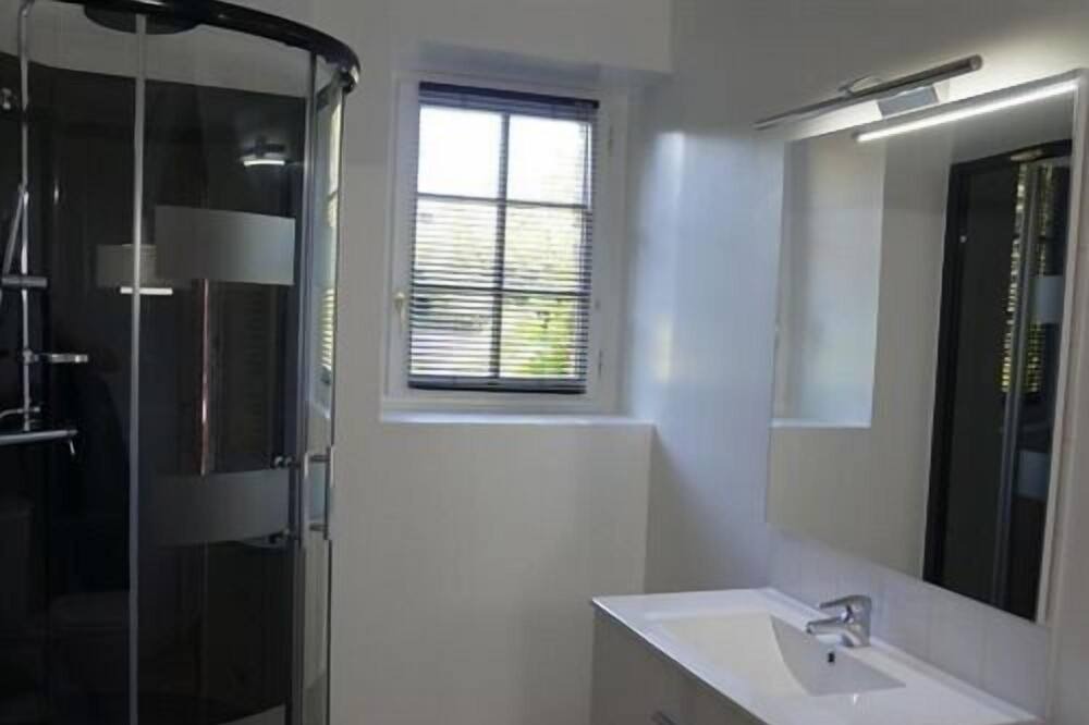 Photo of Bathroom in La Guymauviere-La Hulotais-La Bourelais