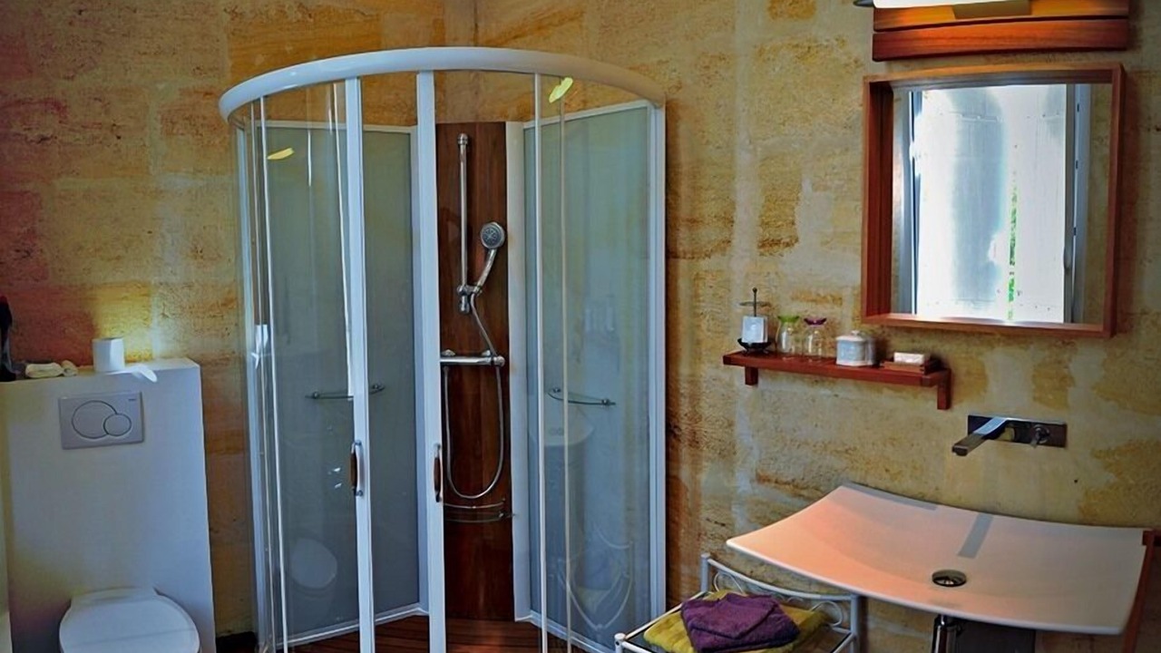 Photo of Bathroom in Fronsac