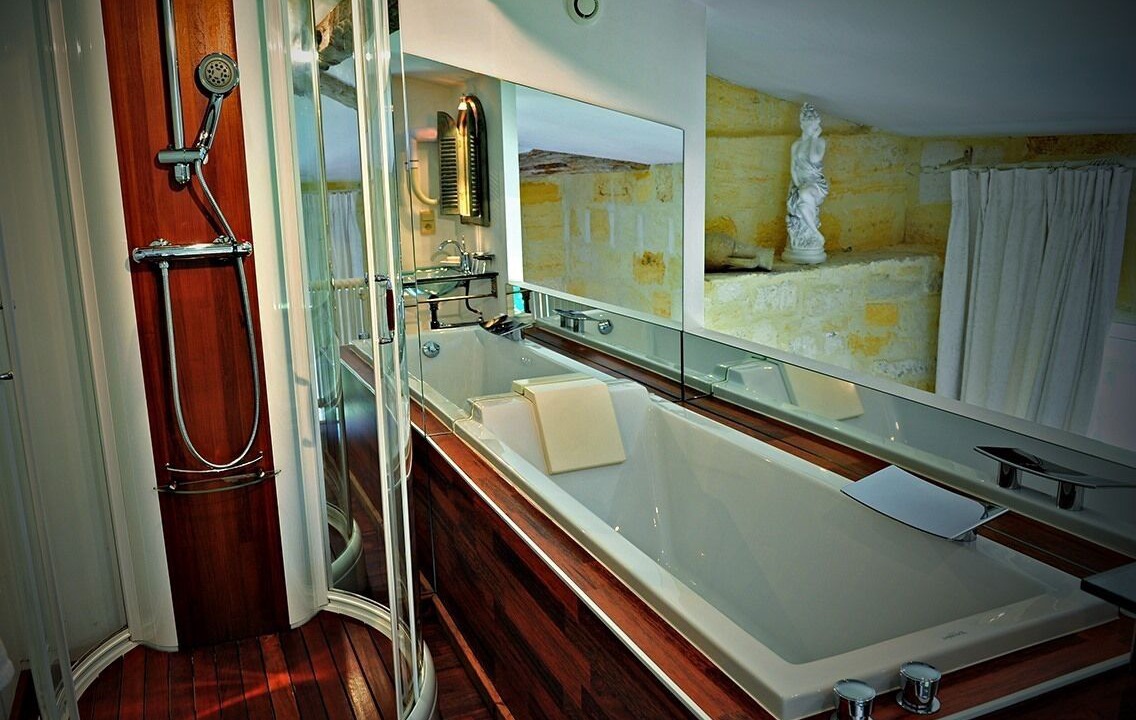 Photo of Bathroom in Fronsac