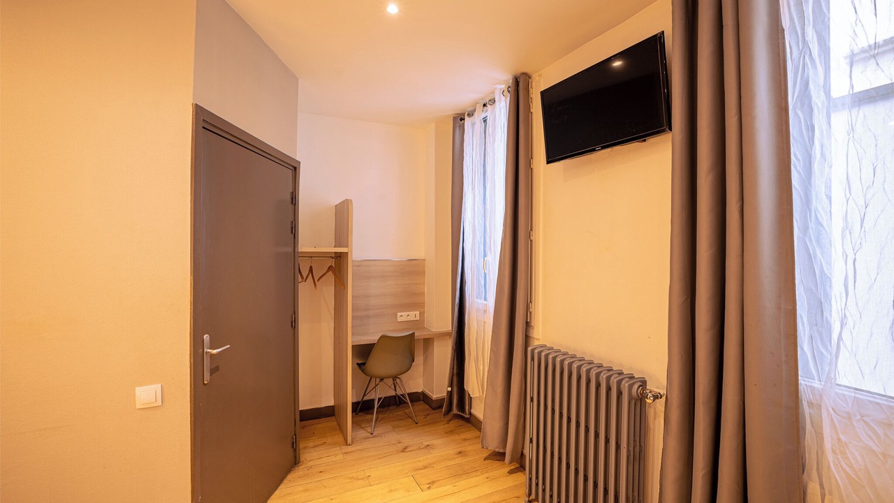 Photo of Bedroom in Hopital Saint-Louis