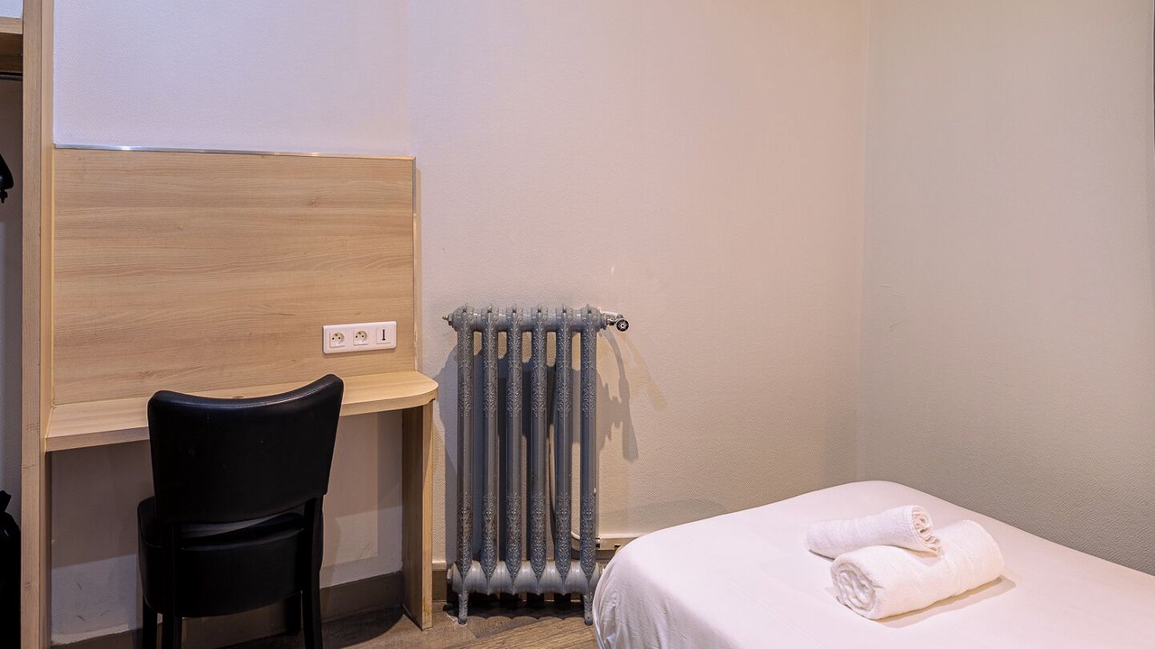 Photo of Bedroom in Hopital Saint-Louis