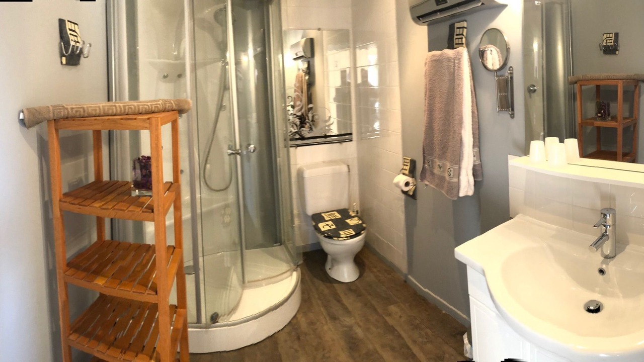 Photo of Bathroom in Laroque