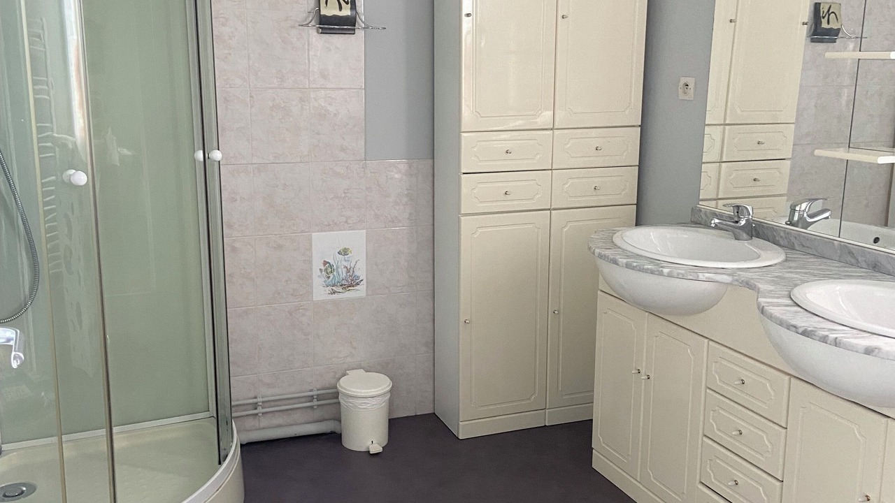 Photo of Bathroom in Laroque
