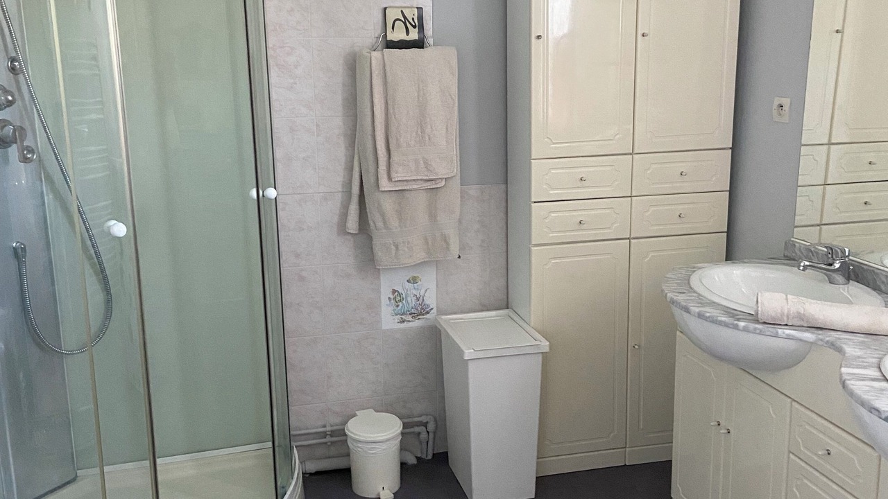 Photo of Bathroom in Laroque