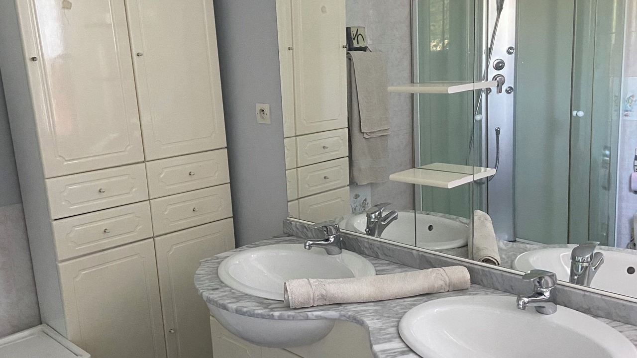 Photo of Bathroom in Laroque