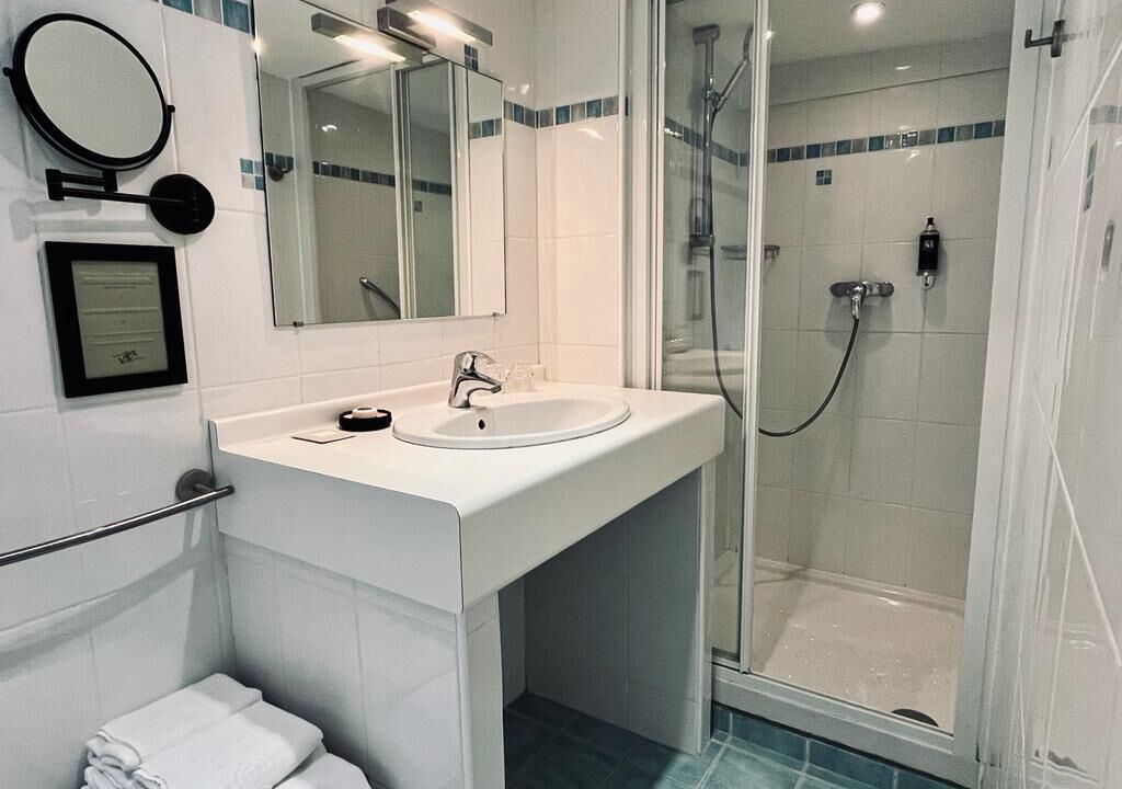 Photo of Bathroom in Deauville City Centre