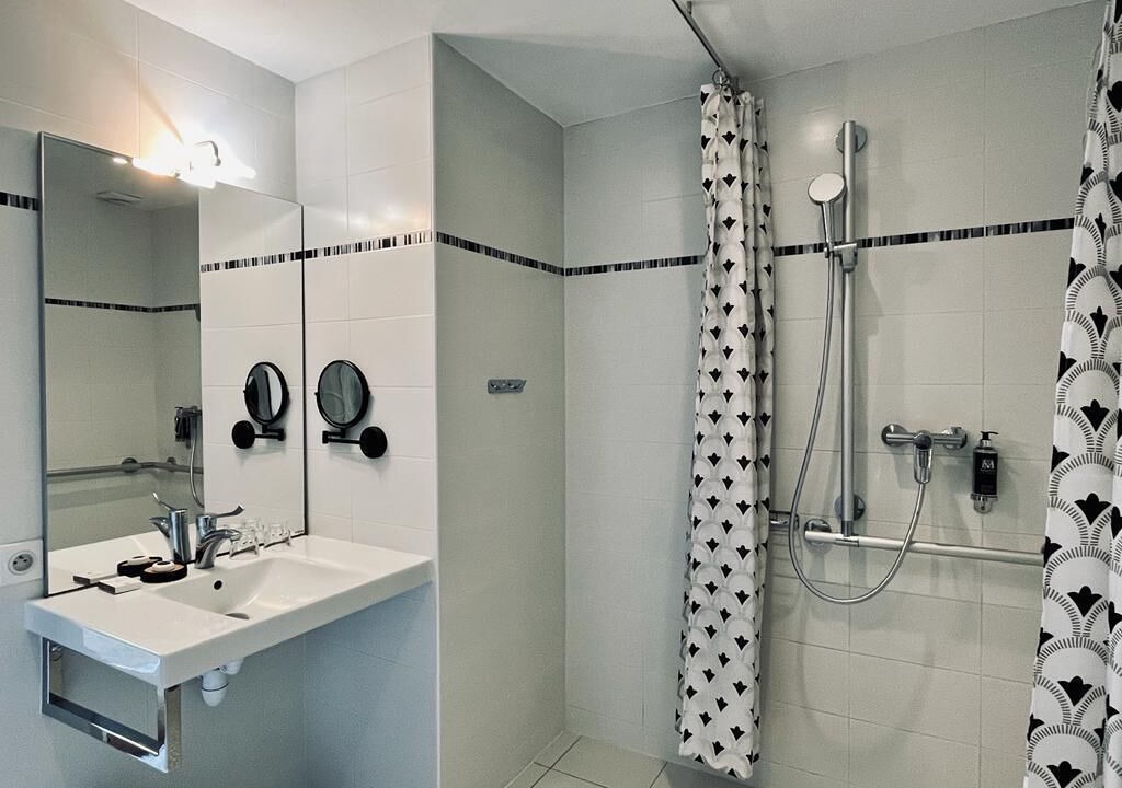 Photo of Bathroom in Deauville City Centre