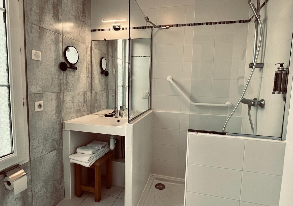 Photo of Bathroom in Deauville City Centre
