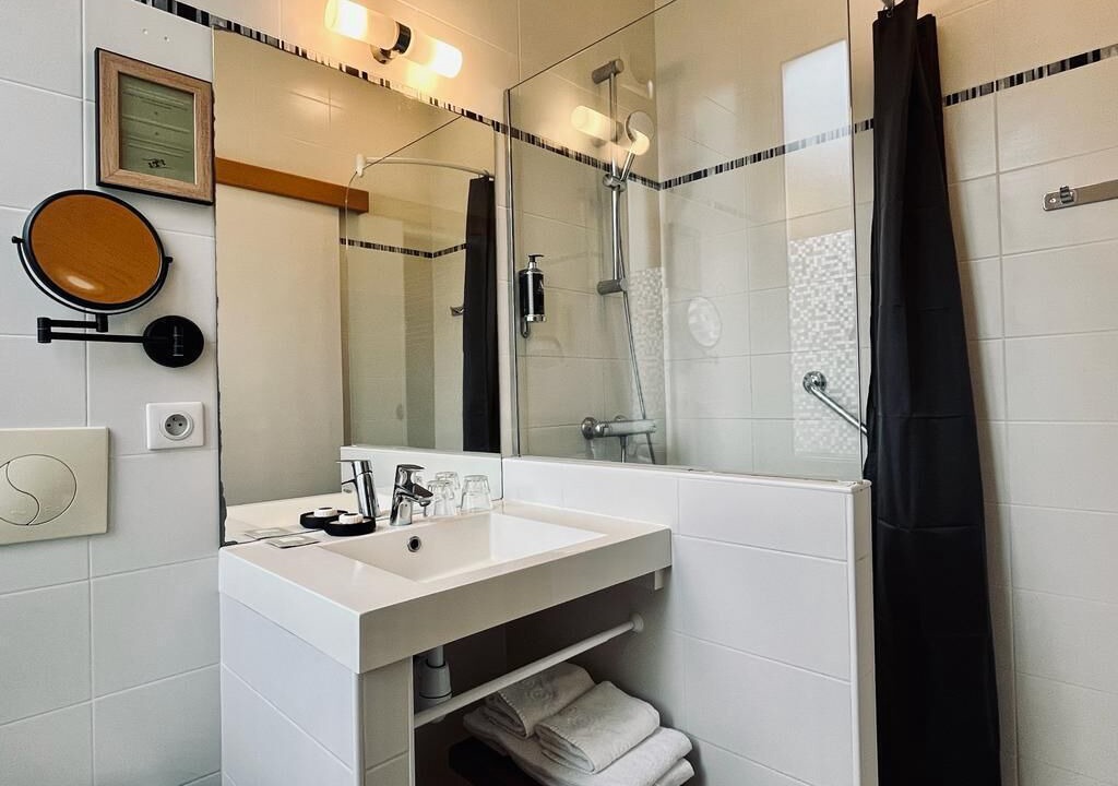 Photo of Bathroom in Deauville City Centre