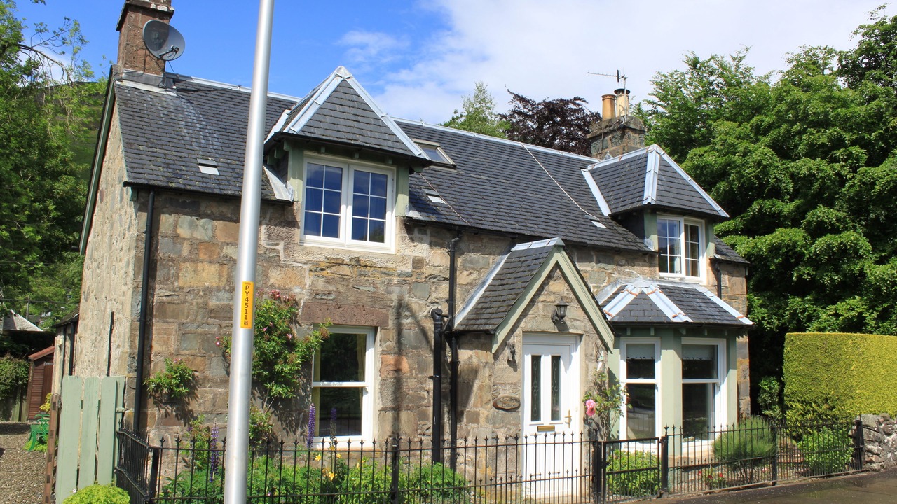 Photo of Buildings in St Fillans