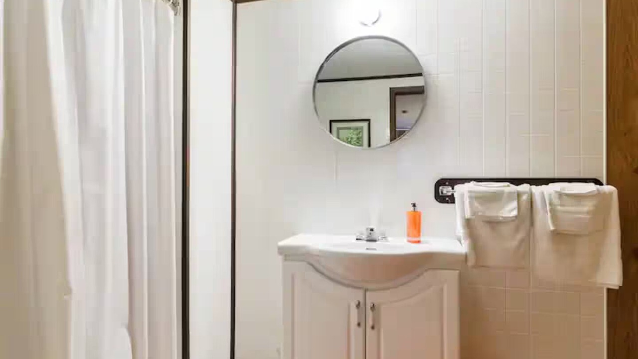 Photo of Bathroom in Saint-Laurent-de-l'ile d'Orleans