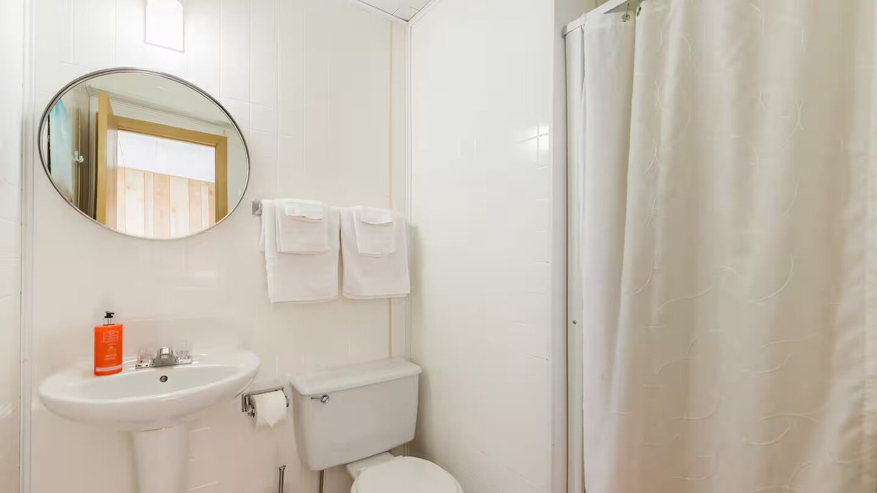 Photo of Bathroom in Saint-Laurent-de-l'ile d'Orleans