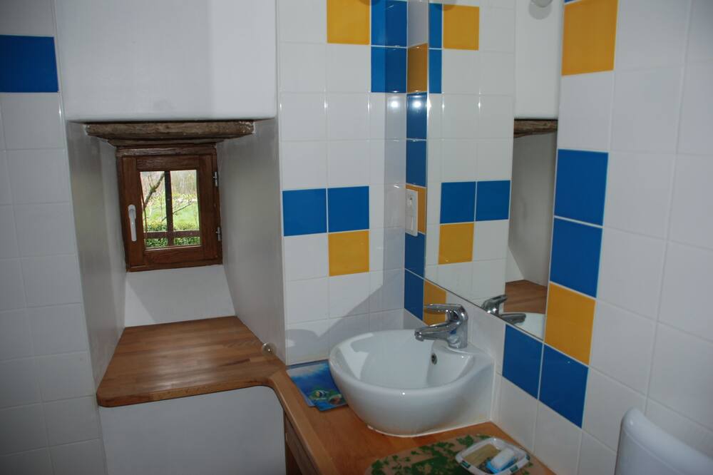 Photo of Bathroom in Langon