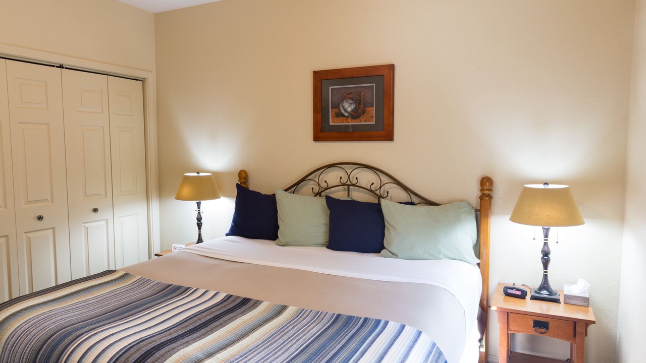 Photo of Bedroom in Cathlamet