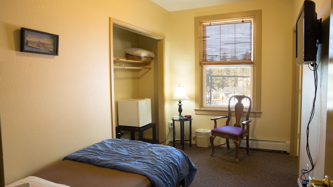 Photo of Bedroom in Cathlamet