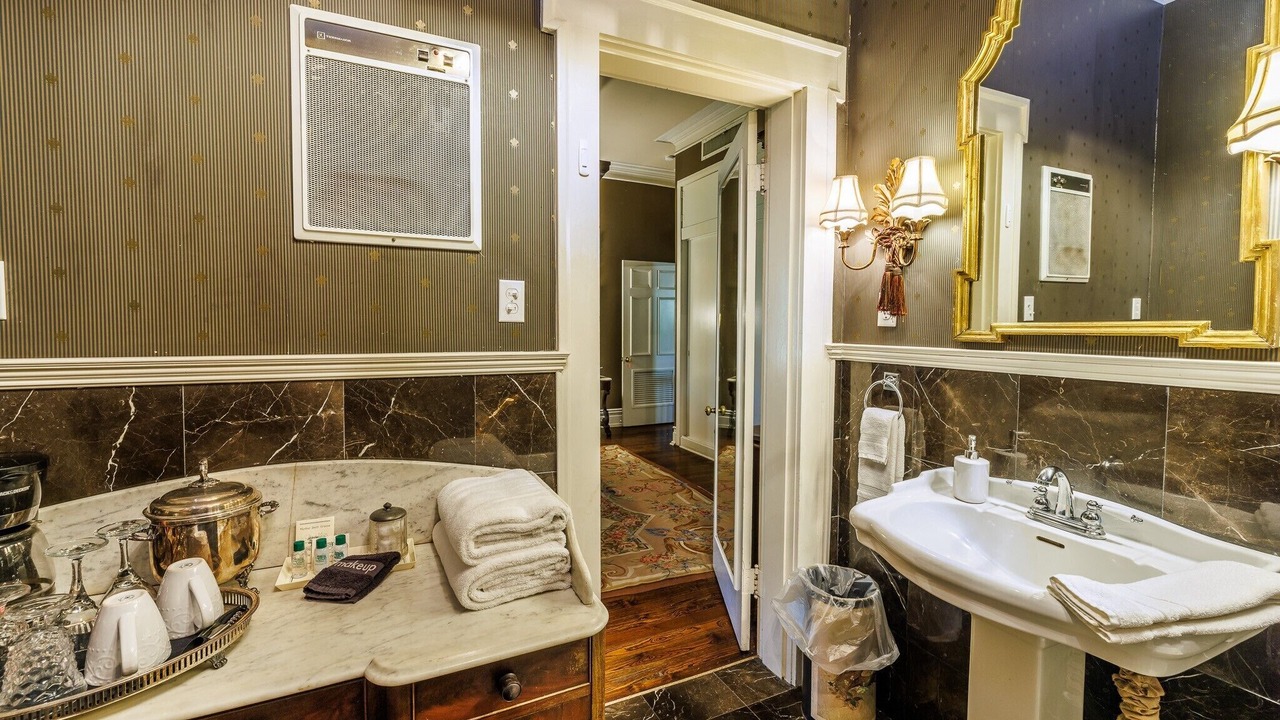 Photo of Bathroom in Gonzales