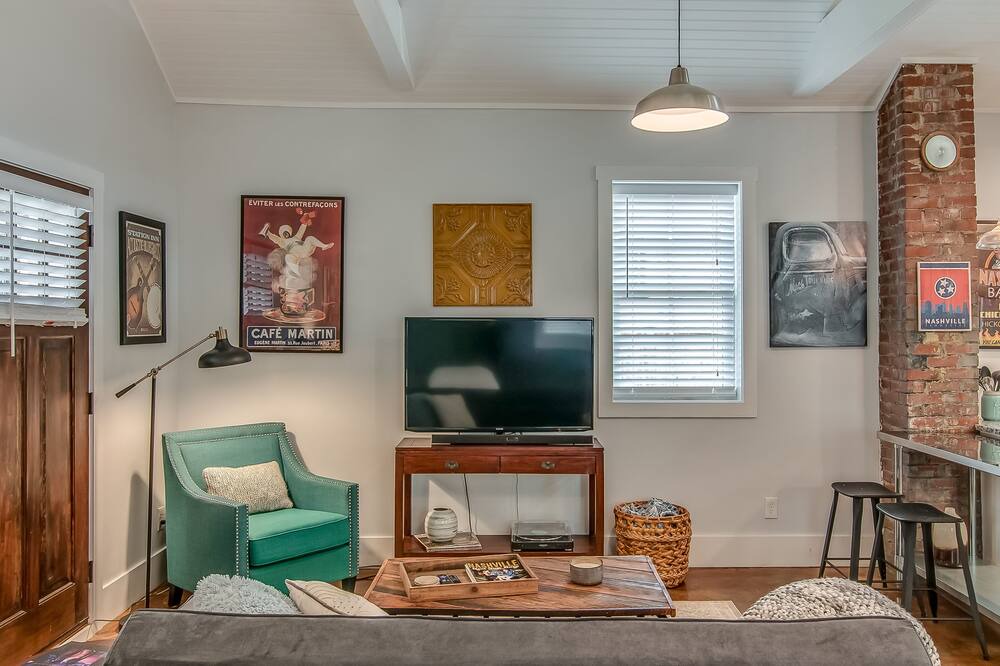 Photo of Bedroom in Urbandale Nations