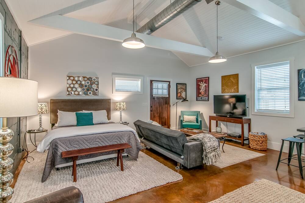 Photo of Bedroom in Urbandale Nations